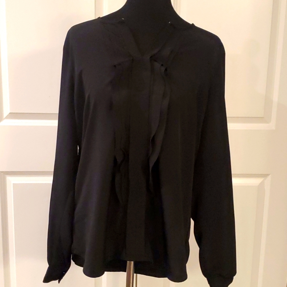 Stunning Black Sz 16 "The Outfitters" Brand Blouse. Perfect condition!